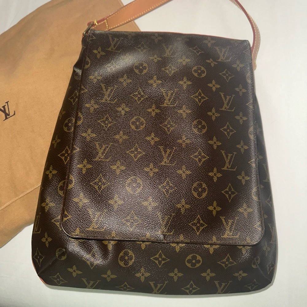 Authentic Vintage Monogram Louis Vuitton GM Musette salsa with dust bag